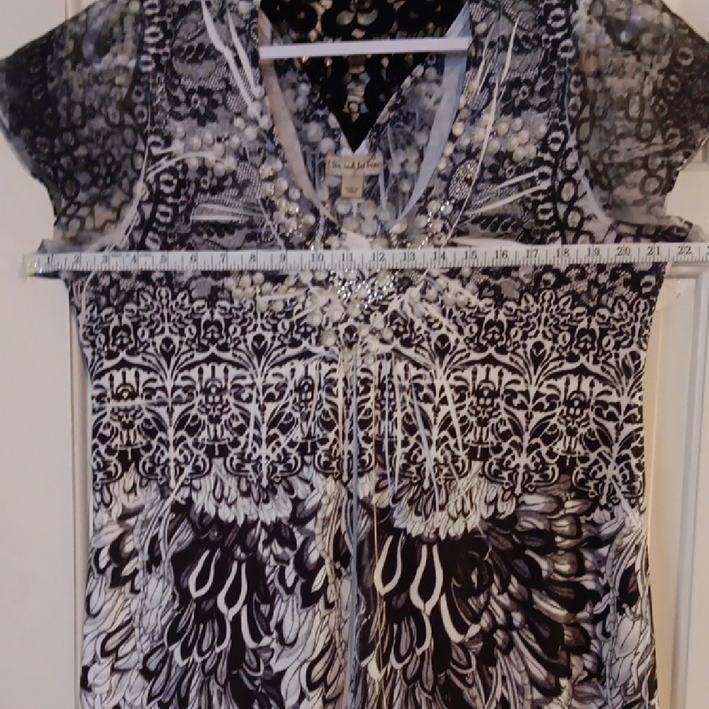 live and let live Black & White Floral V-Neck Blouse size 1X EUC - Picture 8 of 14